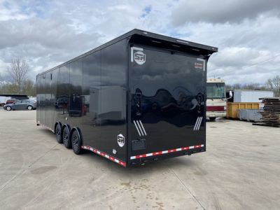 New United USH-8.532 Racing Trailer w/ Bath Pkg