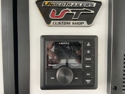 New United USH-8.532 Racing Trailer w/ Bath Pkg