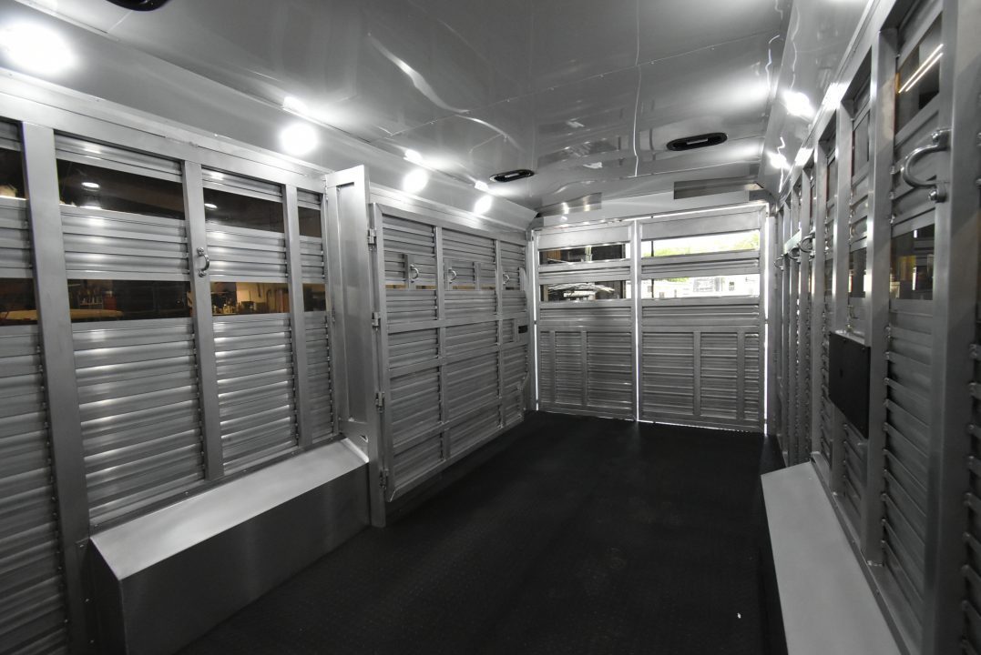 New 2027 Bison Trailers Trailhand 81316 Horse Trailer