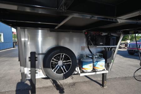 New 2027 Bison Trailers Trailhand 81316 Horse Trailer