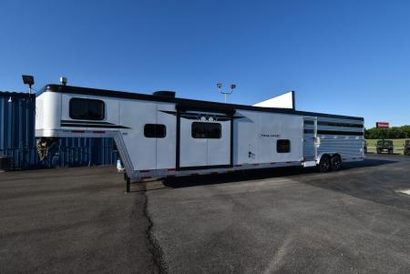 New 2027 Bison Trailers Trailhand 81316 Horse Trailer