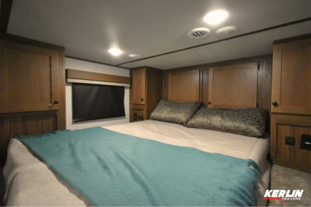 New 2027 Bison Trailers Trailhand 81316 Horse Trailer