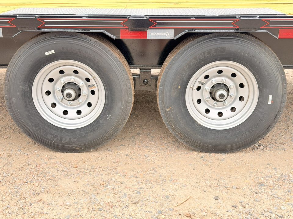 New 2026 Diamond T 8.5-24 Single Wheel Gooseneck Deckover Equipment Hauler W/ 14 PLY Tire Upgrade 15K GVWR
