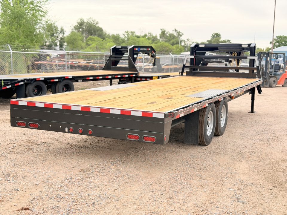 New 2026 Diamond T 8.5-24 Single Wheel Gooseneck Deckover Equipment Hauler W/ 14 PLY Tire Upgrade 15K GVWR