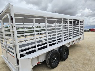 New 2027 East Texas Trailers 20' Gooseneck Stock Trailer w/ Rubber Cleated Floors