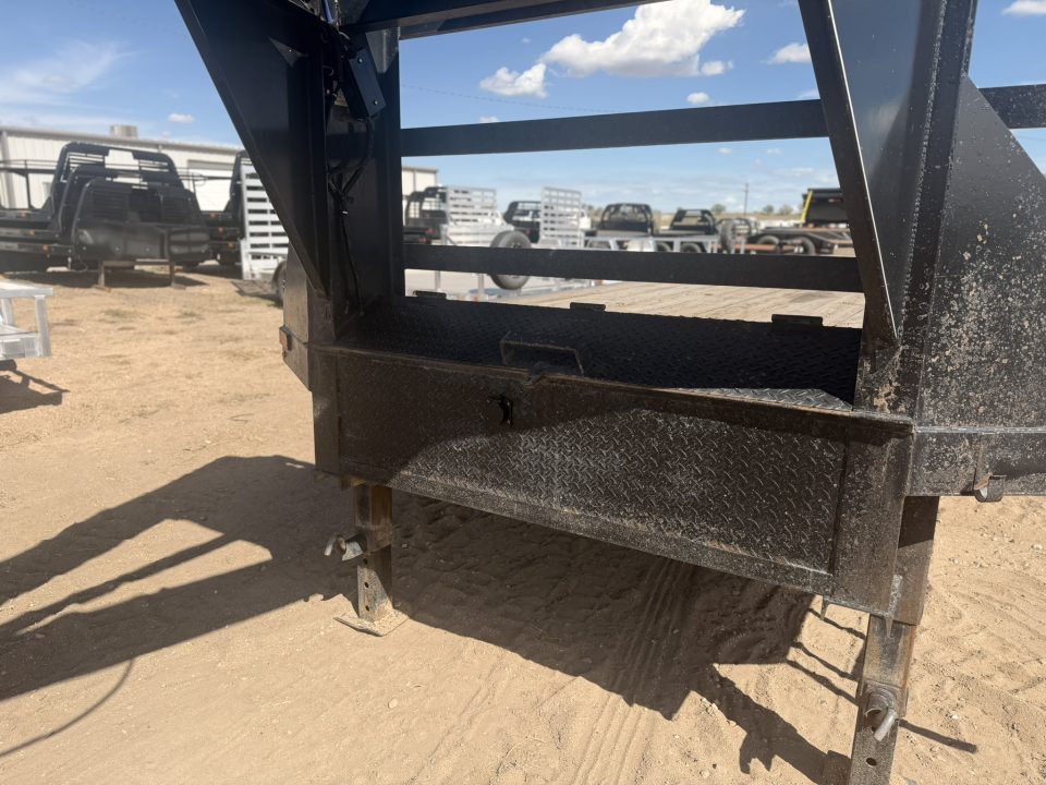 Used 2022 J&C Trailers 8.5-40 Tandem Axle Gooseneck Deckover