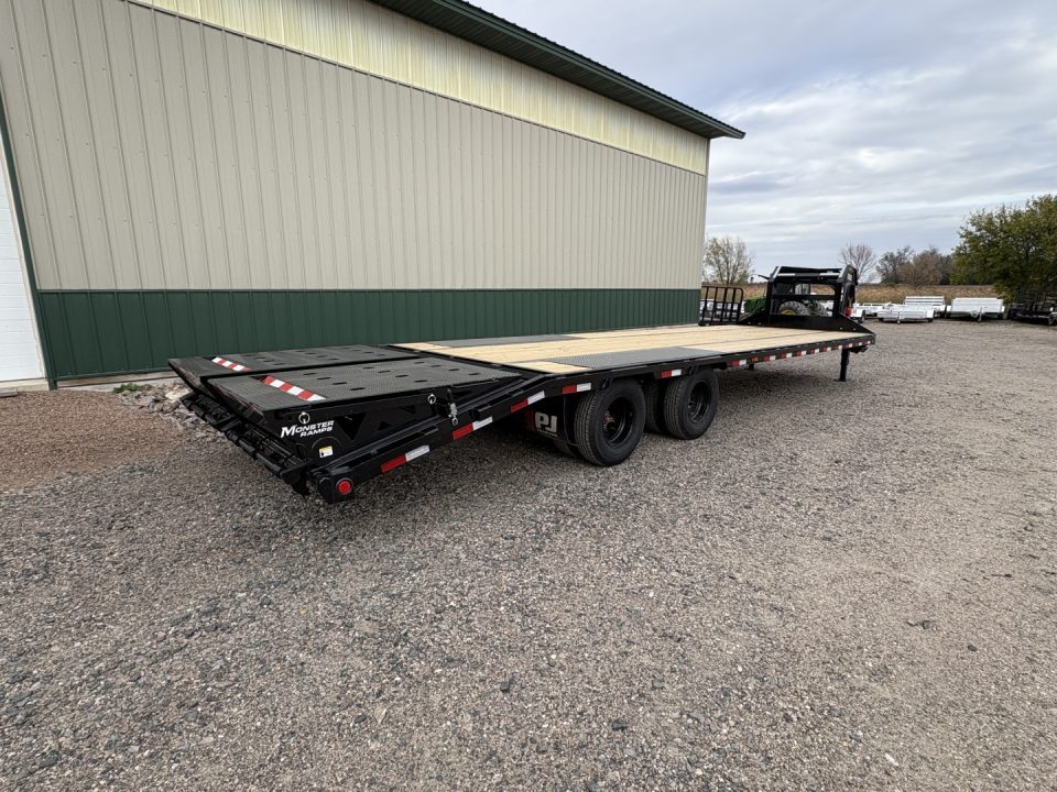 New 2027 30' PJ Low-Pro Gooseneck Trailer
