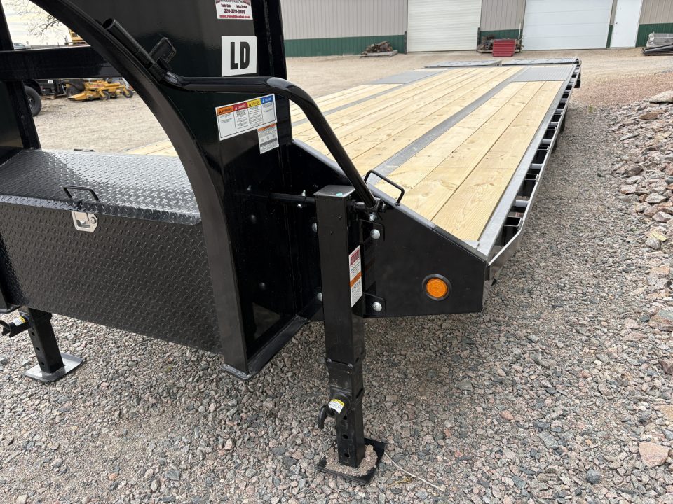 New 2027 30' PJ Low-Pro Gooseneck Trailer