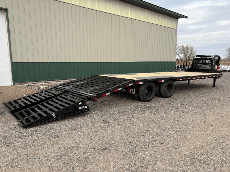 New 2027 30' PJ Low-Pro Gooseneck Trailer