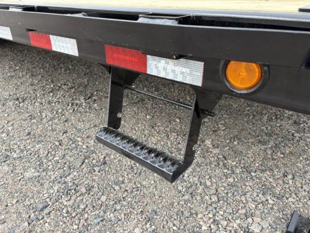 New 2027 30' PJ Low-Pro Gooseneck Trailer