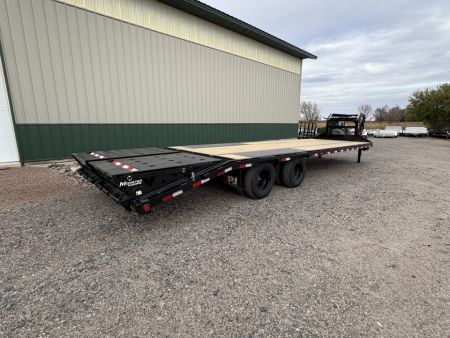 New 2027 30' PJ Low-Pro Gooseneck Trailer