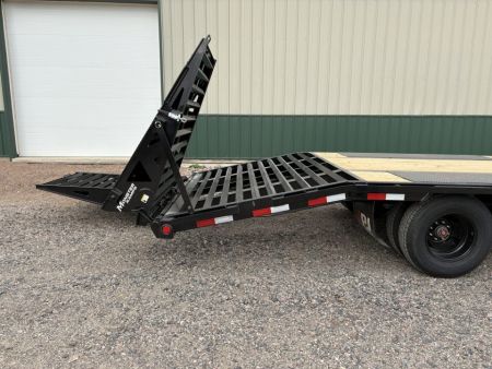 New 2027 30' PJ Low-Pro Gooseneck Trailer