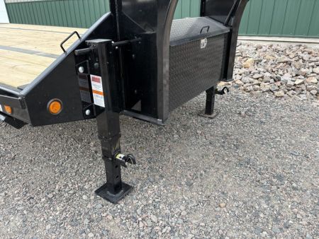 New 2027 30' PJ Low-Pro Gooseneck Trailer