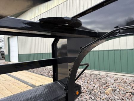 New 2027 30' PJ Low-Pro Gooseneck Trailer