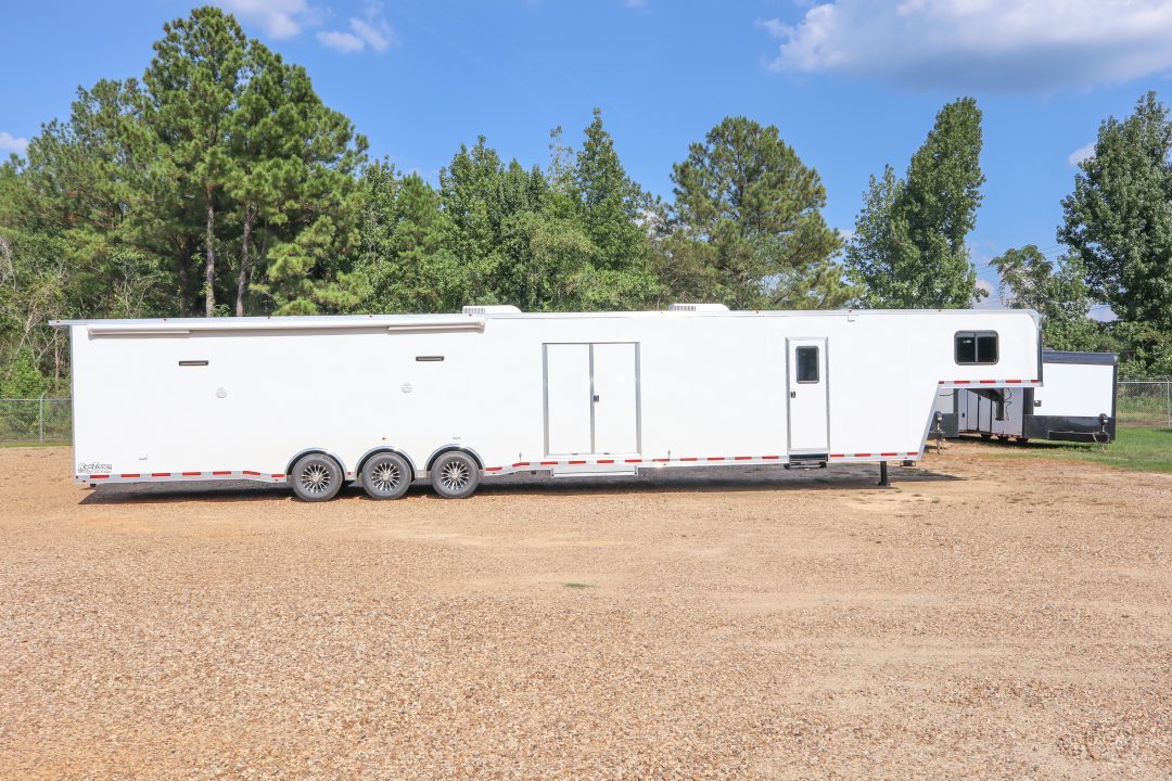 New 2026 Vintage Trailers 8.5x52 Sportsman Unlimited Living Quarters Race Trailer