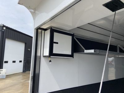 New United USHGN-8.540 Racing Trailer