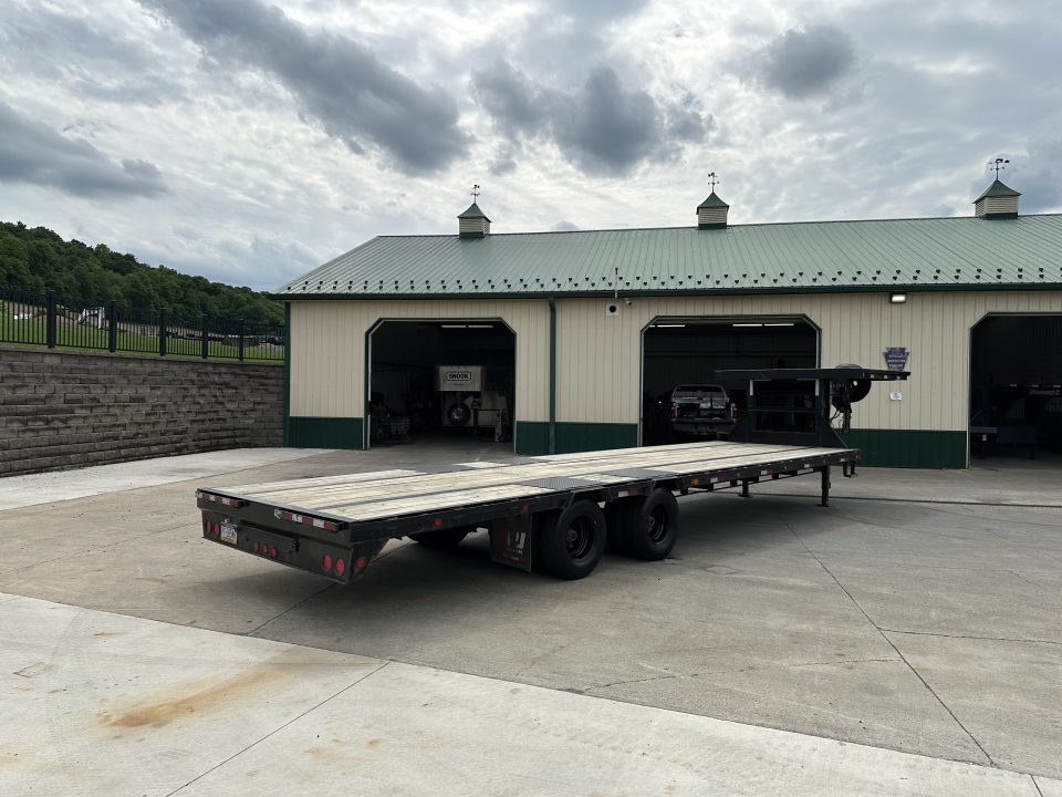 Used 2022 PJ LD30' Straight Deck