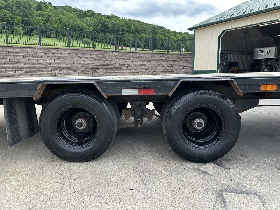 Used 2022 PJ LD30' Straight Deck