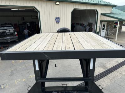 Used 2022 PJ LD30' Straight Deck