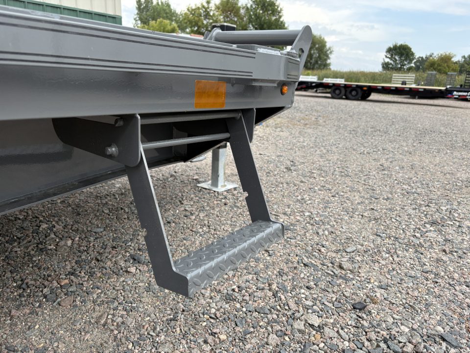 New 2026 24' 14k Diamond C Deckover Trailer