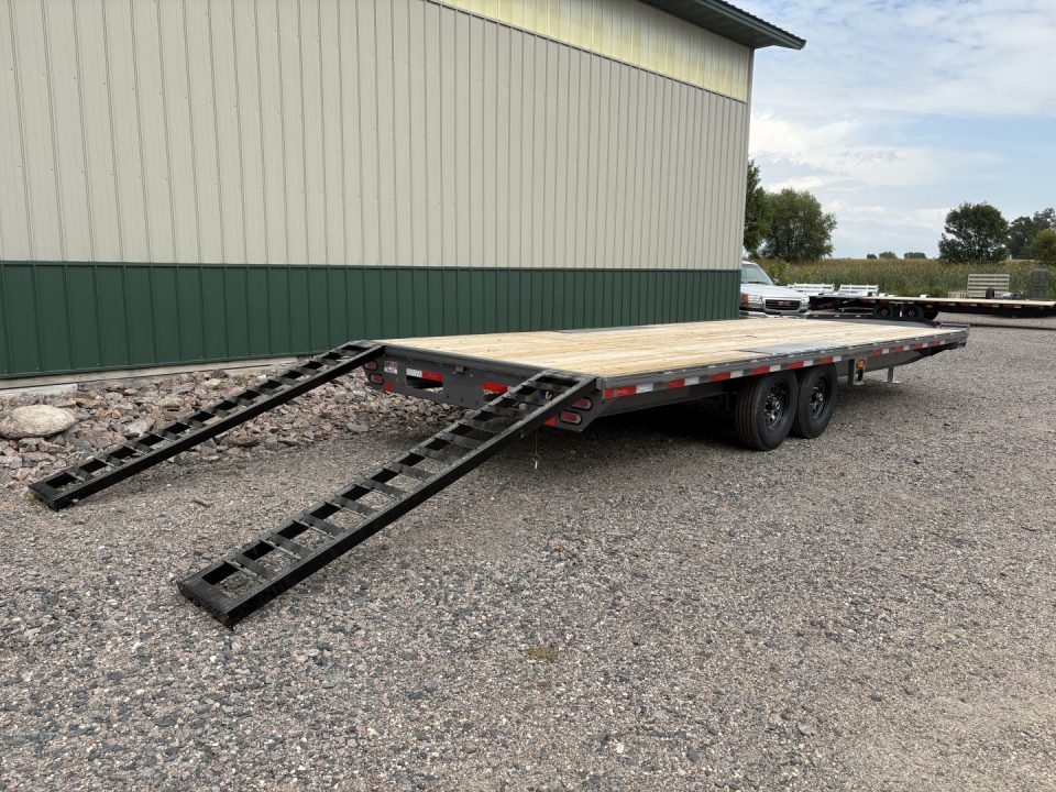 New 2026 24' 14k Diamond C Deckover Trailer