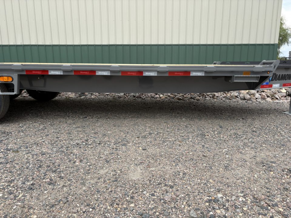 New 2026 24' 14k Diamond C Deckover Trailer