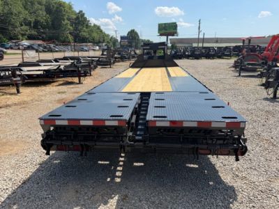 New HillCrest Gooseneck 20+5 22.9 W/ Max Ramps
