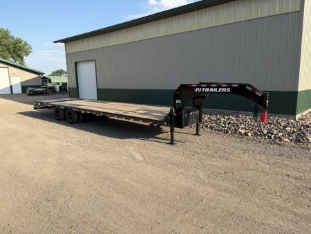 New 2026 PJ Trailers 32' Low-Pro Gooseneck - LD322 Flatbed Trailer