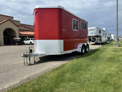 Used 2005 Featherlite Trailers 2H Straight Load B P Horse Trailer