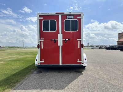 Used 2005 Featherlite Trailers 2H Straight Load B P Horse Trailer