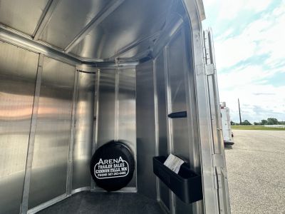 Used 2005 Featherlite Trailers 2H Straight Load B P Horse Trailer