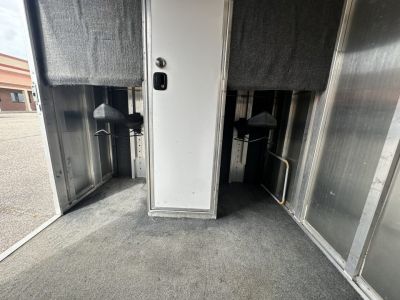 Used 2005 Featherlite Trailers 2H Straight Load B P Horse Trailer