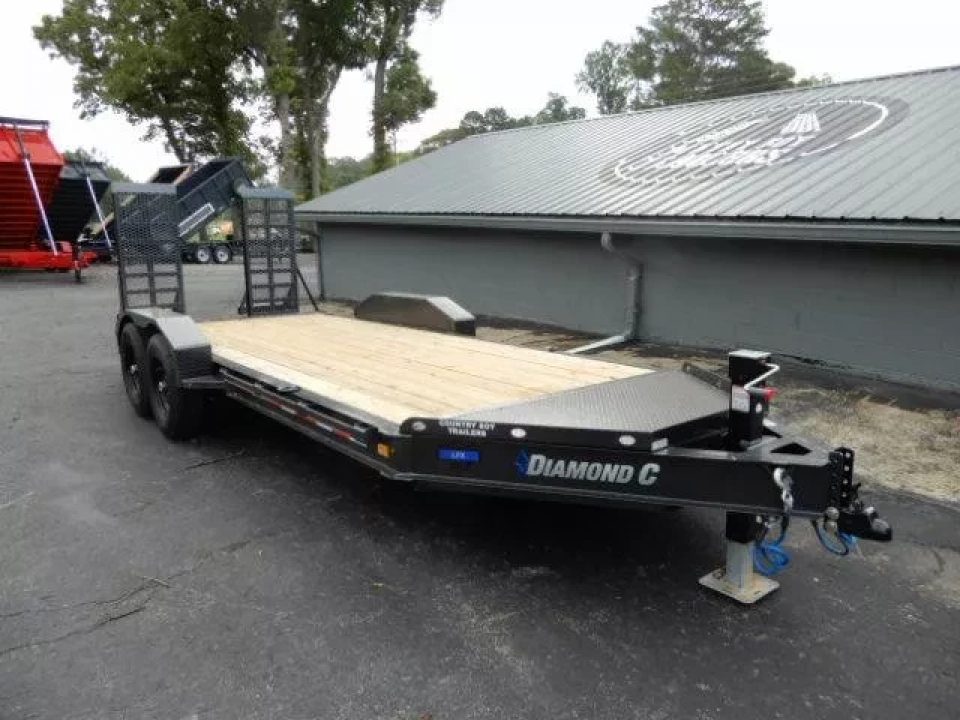 New 2026 Diamond C 82x16' Equipment, 2' Dove & Flip Ramps LPX207