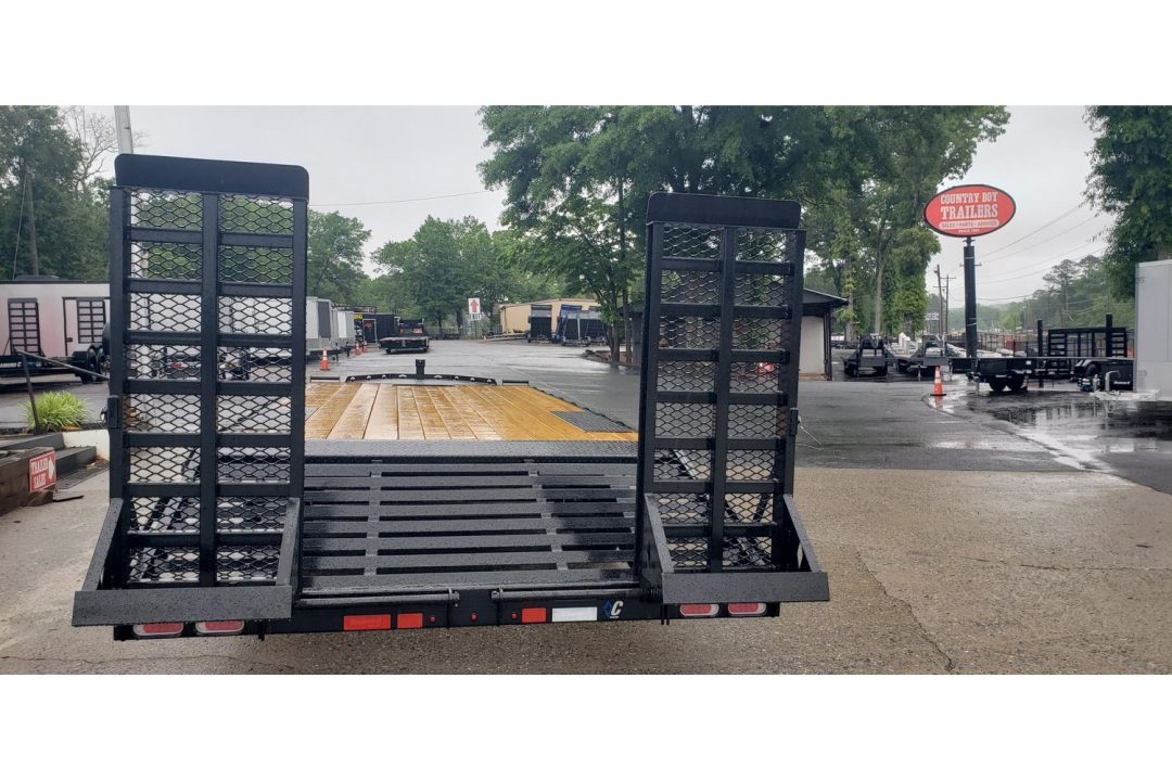 New 2026 Diamond C 8.5x20' Equipment, Deckover w/Dove & Ramps DEC207