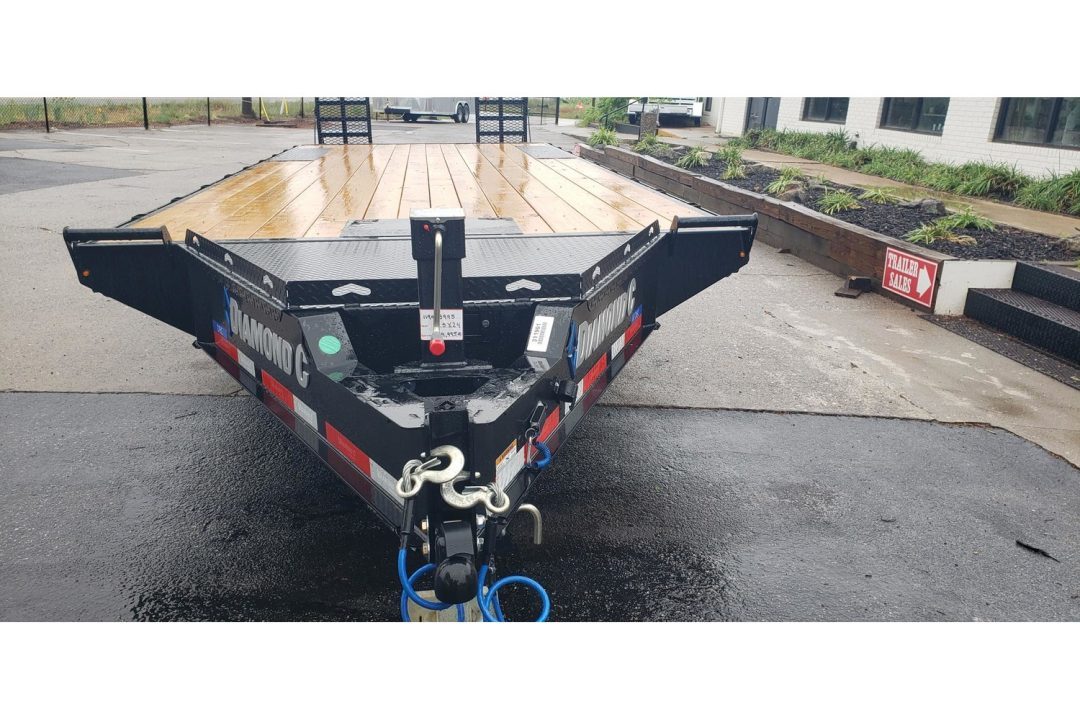 New 2026 Diamond C 8.5x20' Equipment, Deckover w/Dove & Ramps DEC207