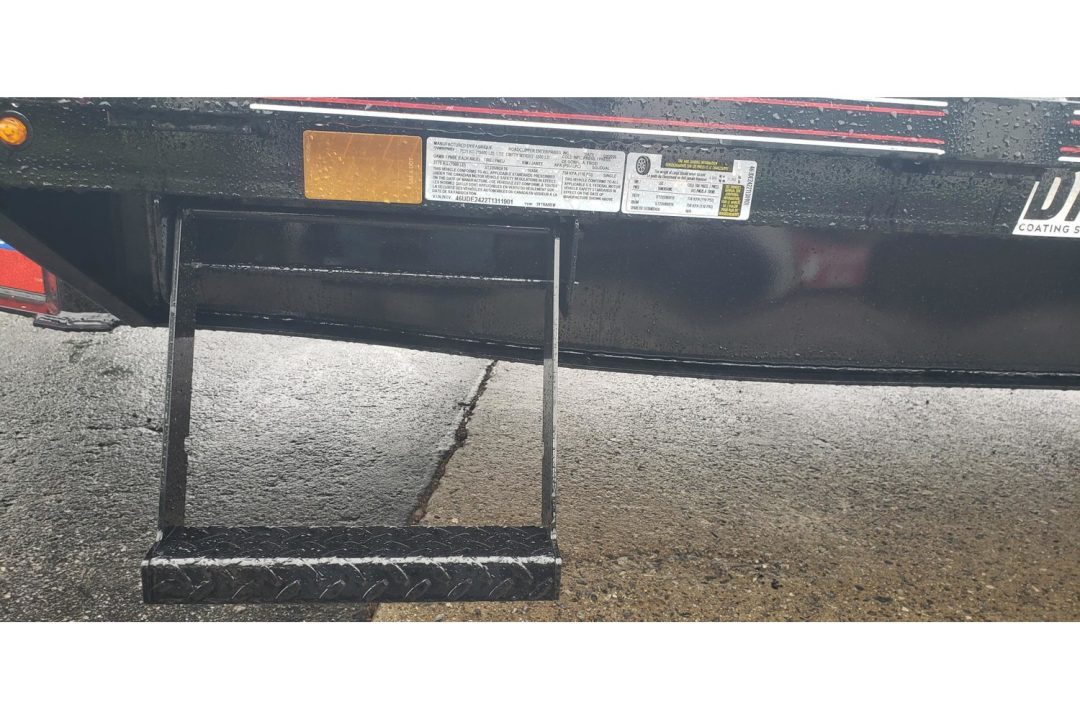 New 2026 Diamond C 8.5x20' Equipment, Deckover w/Dove & Ramps DEC207
