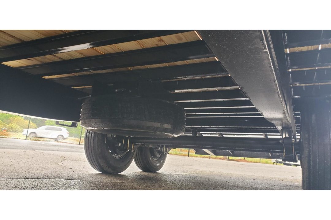 New 2026 Diamond C 8.5x20' Equipment, Deckover w/Dove & Ramps DEC207