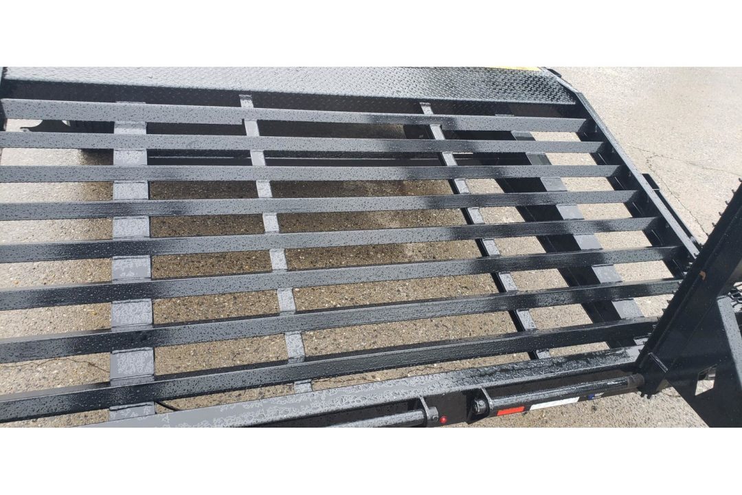 New 2026 Diamond C 8.5x20' Equipment, Deckover w/Dove & Ramps DEC207