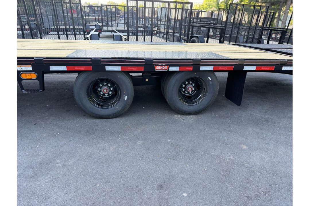 New 2026 Diamond C, 35' Gooseneck, 5' Dove & Max Ramps, 25K GVWR, FMAX210MR