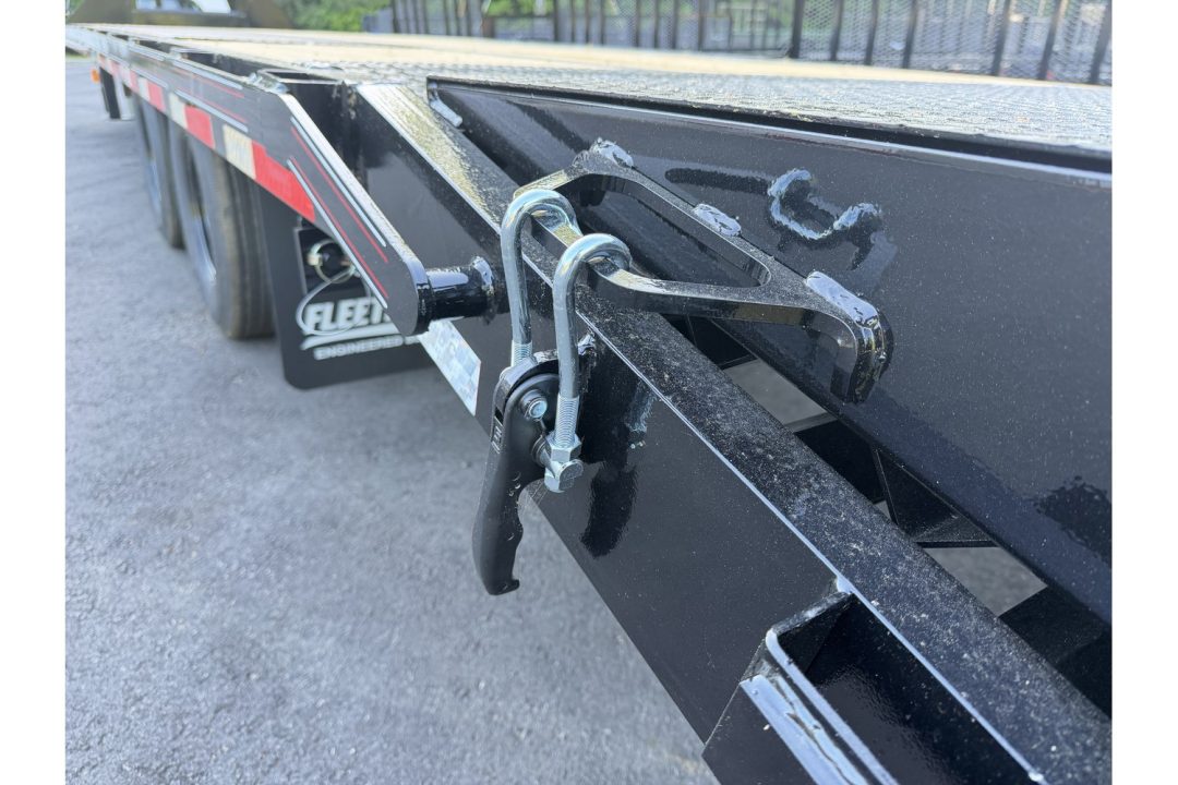 New 2026 Diamond C, 35' Gooseneck, 5' Dove & Max Ramps, 25K GVWR, FMAX210MR
