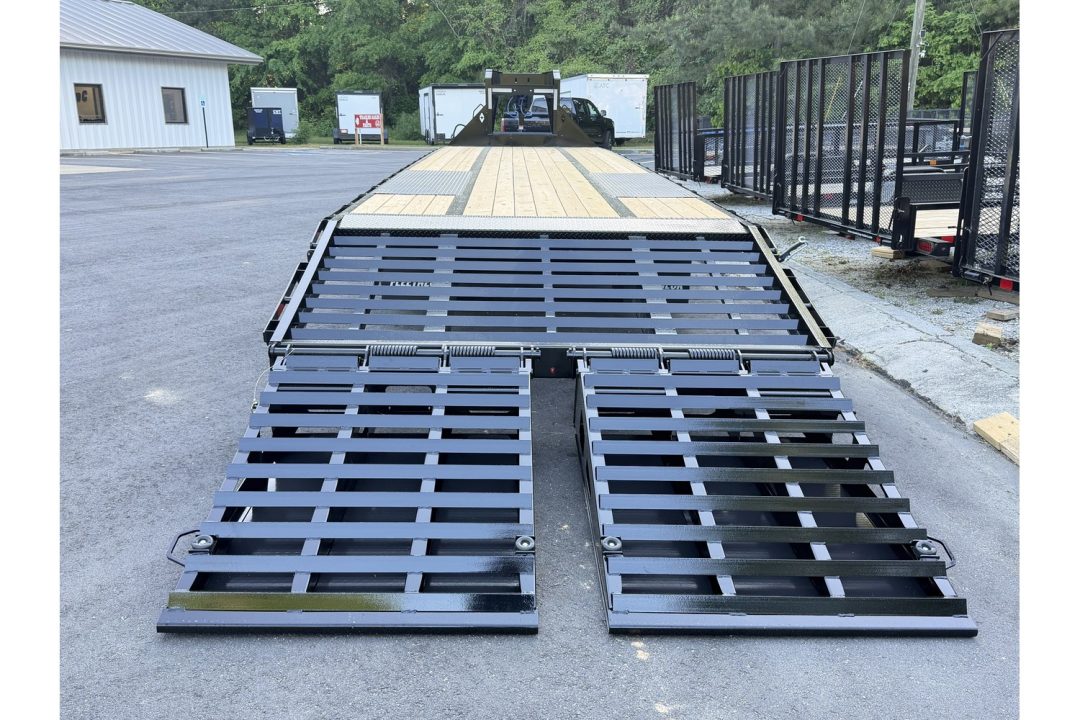 New 2026 Diamond C, 35' Gooseneck, 5' Dove & Max Ramps, 25K GVWR, FMAX210MR