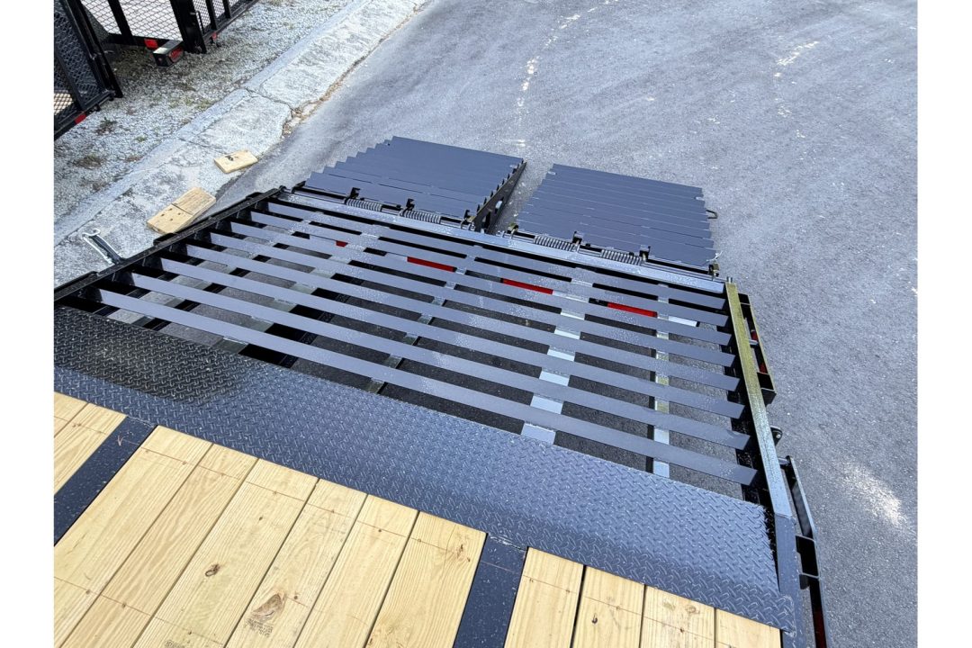 New 2026 Diamond C, 35' Gooseneck, 5' Dove & Max Ramps, 25K GVWR, FMAX210MR