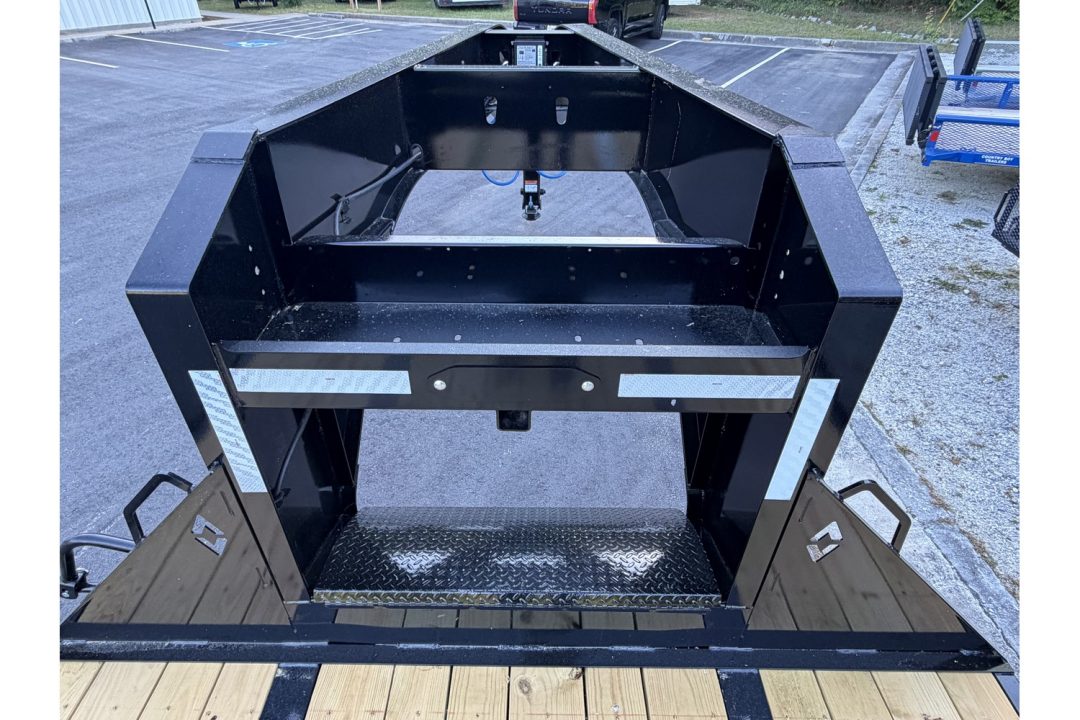 New 2026 Diamond C, 35' Gooseneck, 5' Dove & Max Ramps, 25K GVWR, FMAX210MR