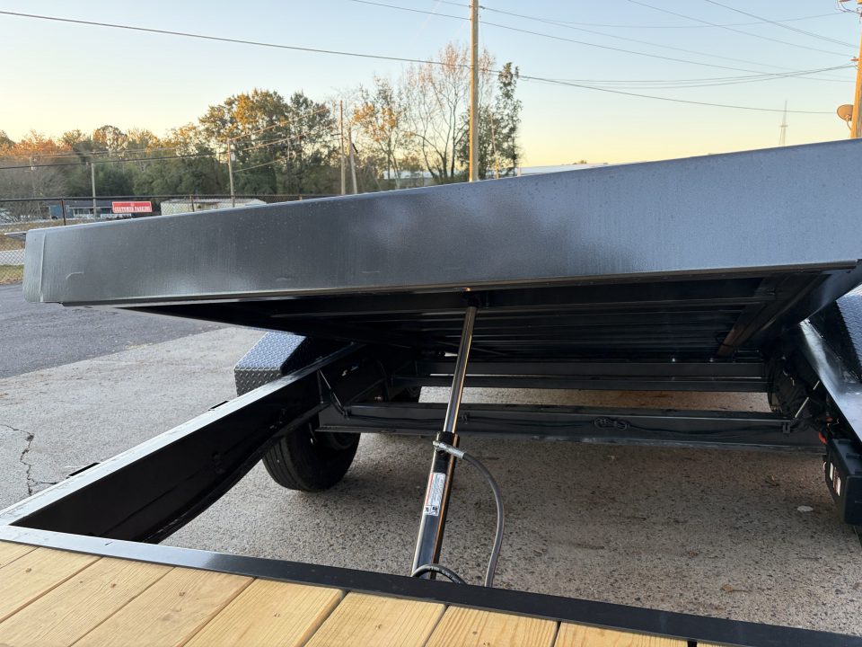 New 2027 Diamond C 82x22' Equipment, 16' Tilt, 6' Stationary HDT210