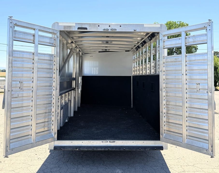 Used 2022 Exiss Trailer 4 Horse Gooseneck Slant Load GREAT CONDITION