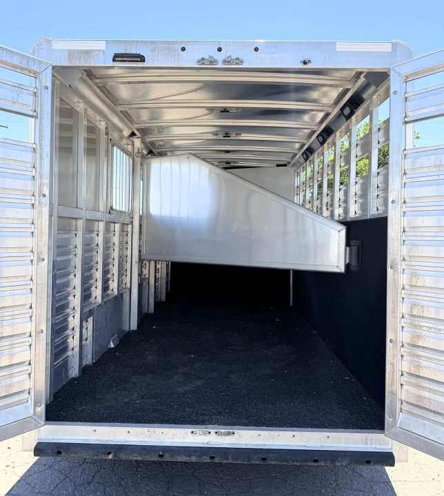 Used 2022 Exiss Trailer 4 Horse Gooseneck Slant Load GREAT CONDITION