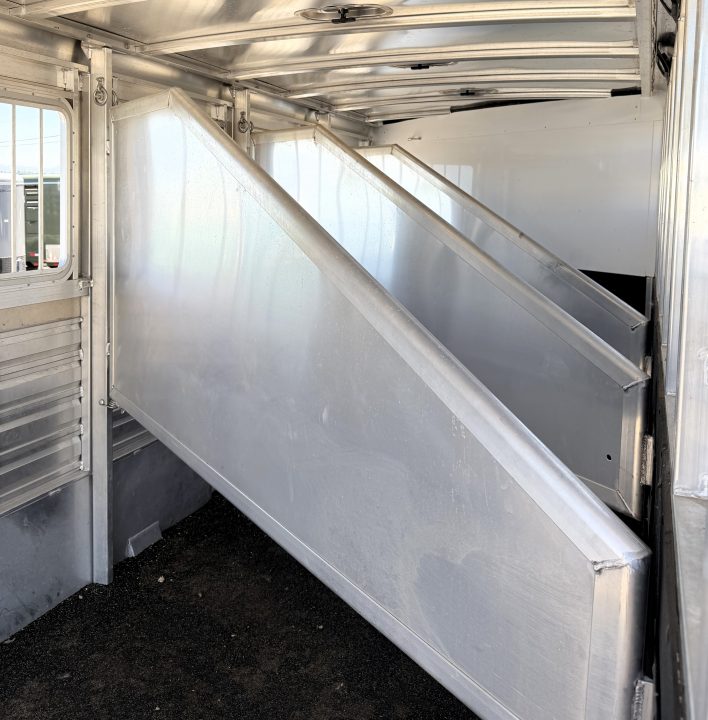 Used 2022 Exiss Trailer 4 Horse Gooseneck Slant Load GREAT CONDITION