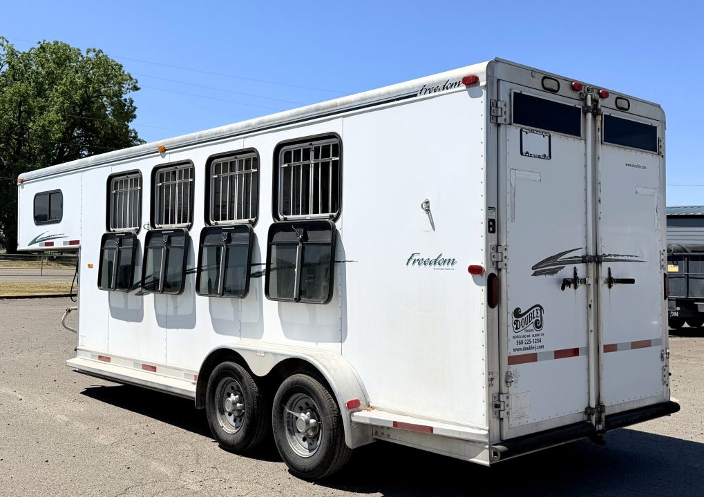 Used 2005 SilverLite Freedom 4 Horse Gooseneck Trailer
