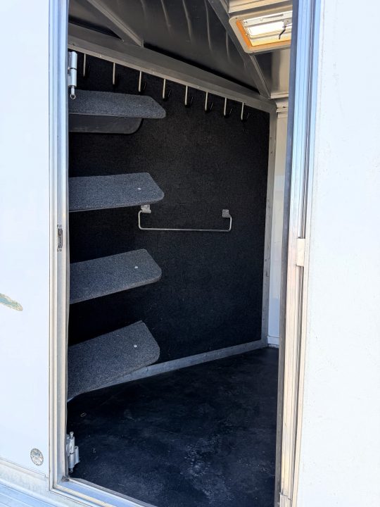 Used 2005 SilverLite Freedom 4 Horse Gooseneck Trailer