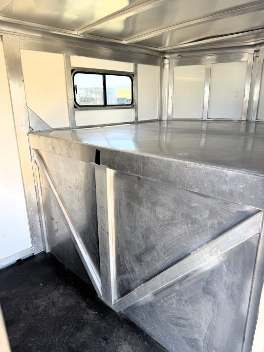 Used 2005 SilverLite Freedom 4 Horse Gooseneck Trailer